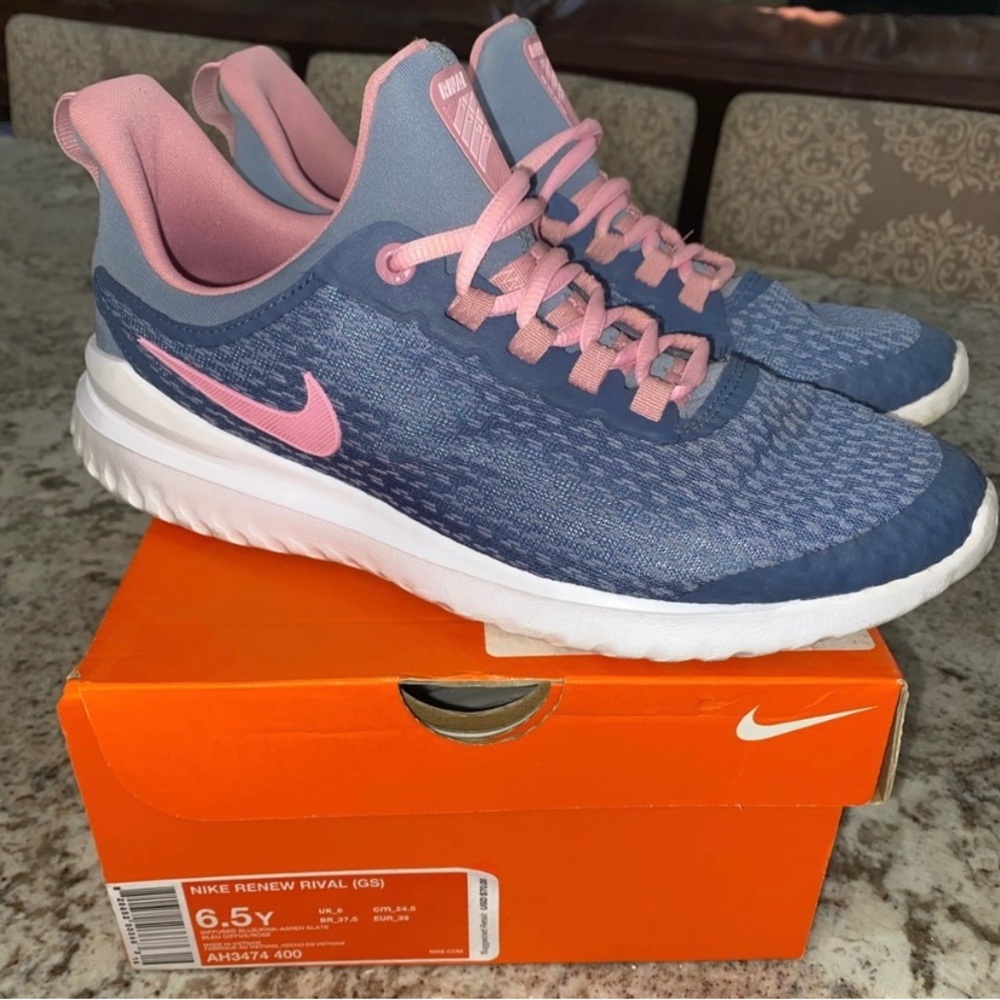 Youth Nike Renew Revival (size 6.5)
